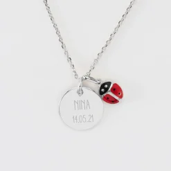 Pendentif enfant personnalisé médaille gravée argent 15 mm et breloque email coccinelle 8 mm