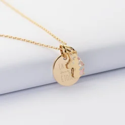 Pendentif enfant personnalisé médaille gravée plaqué or 15 mm et breloque email licorne 12 mm