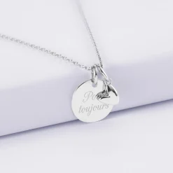 Pendentif enfant personnalisé médaille gravée argent 15 mm et breloque petit coeur bombé 7 mm - HappyBulle x Atelier Wagram