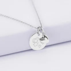 Pendentif enfant personnalisé médaille gravée argent 15 mm et breloque petit coeur bombé 7 mm - HappyBulle x Atelier Wagram