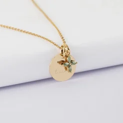 Pendentif enfant personnalisé médaille gravée plaqué or 15 mm et breloque fleur pétales zircons 10 mm