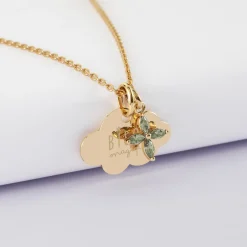 Pendentif enfant personnalisé médaille gravée plaqué or nuage 20x14 mm et breloque fleur pétales zircons 10 mm