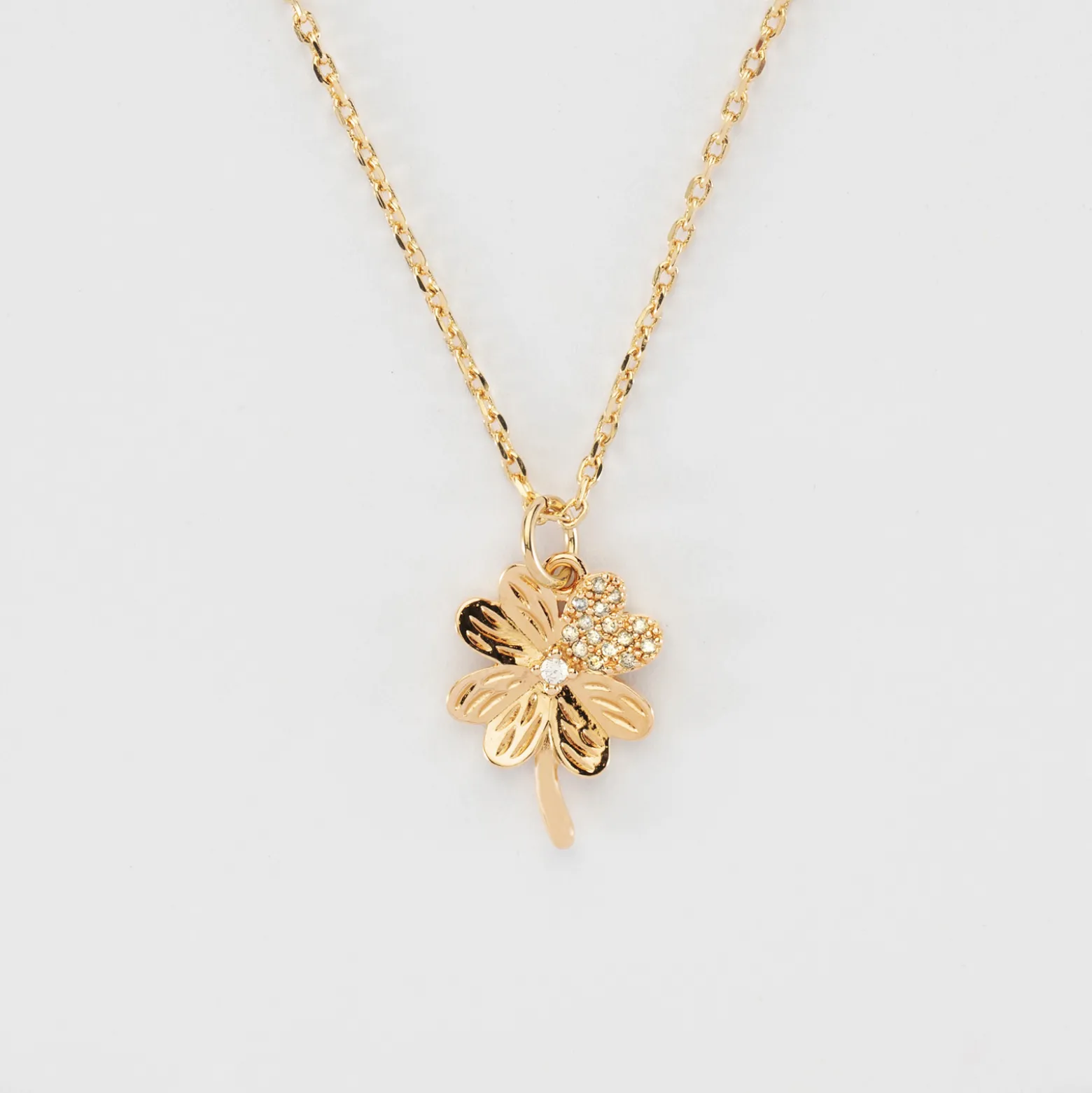 Pendentif enfant trèfle scintillant plaqué or 15 mm