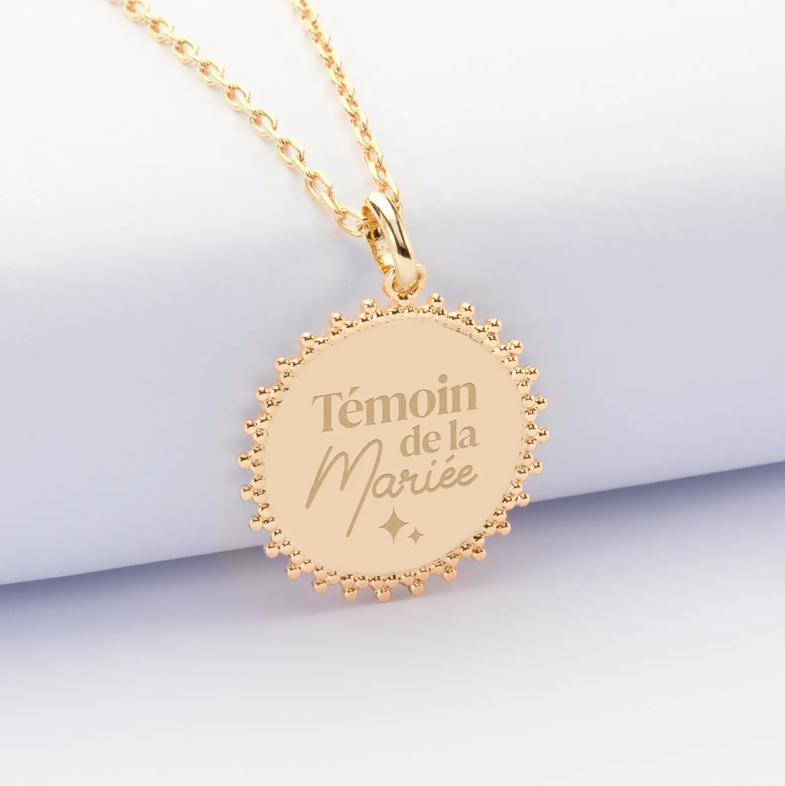 Pendentif EVJF personnalisé médaille soleil gravée plaqué or 20 mm