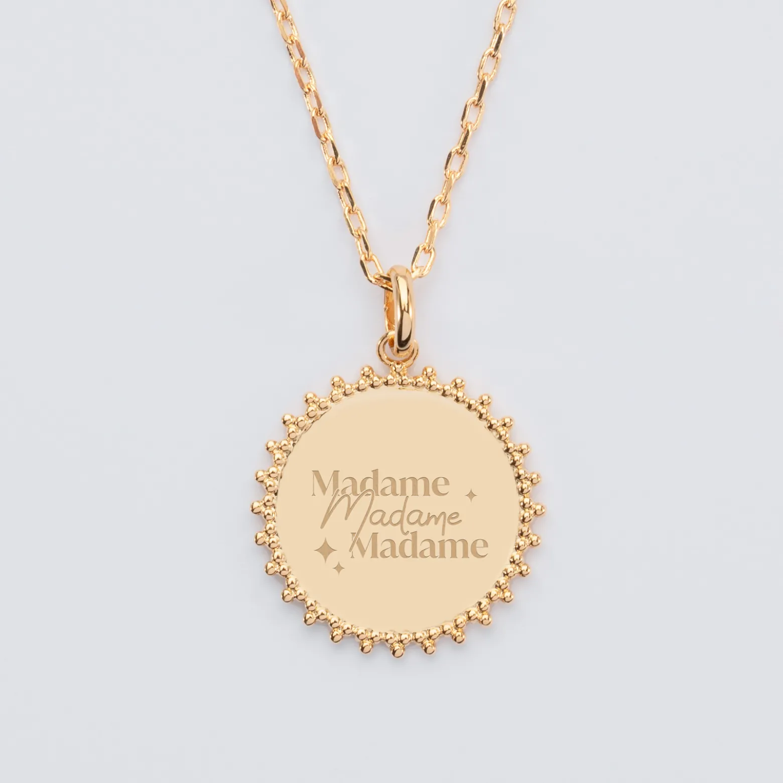 Pendentif EVJF personnalisé médaille soleil gravée plaqué or 20 mm