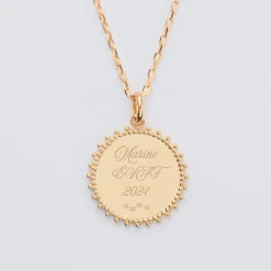 Pendentif EVJF personnalisé médaille soleil gravée plaqué or 20 mm
