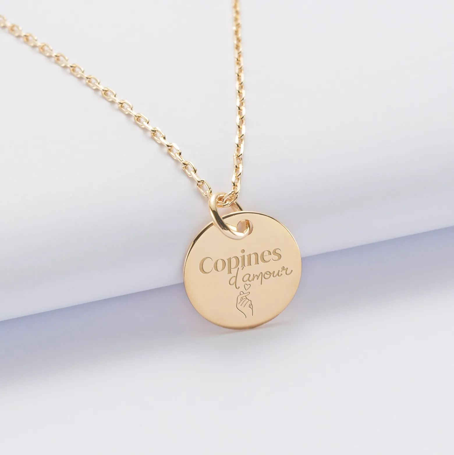 Pendentif EVJF personnalisé médaille gravée plaqué or 15 mm