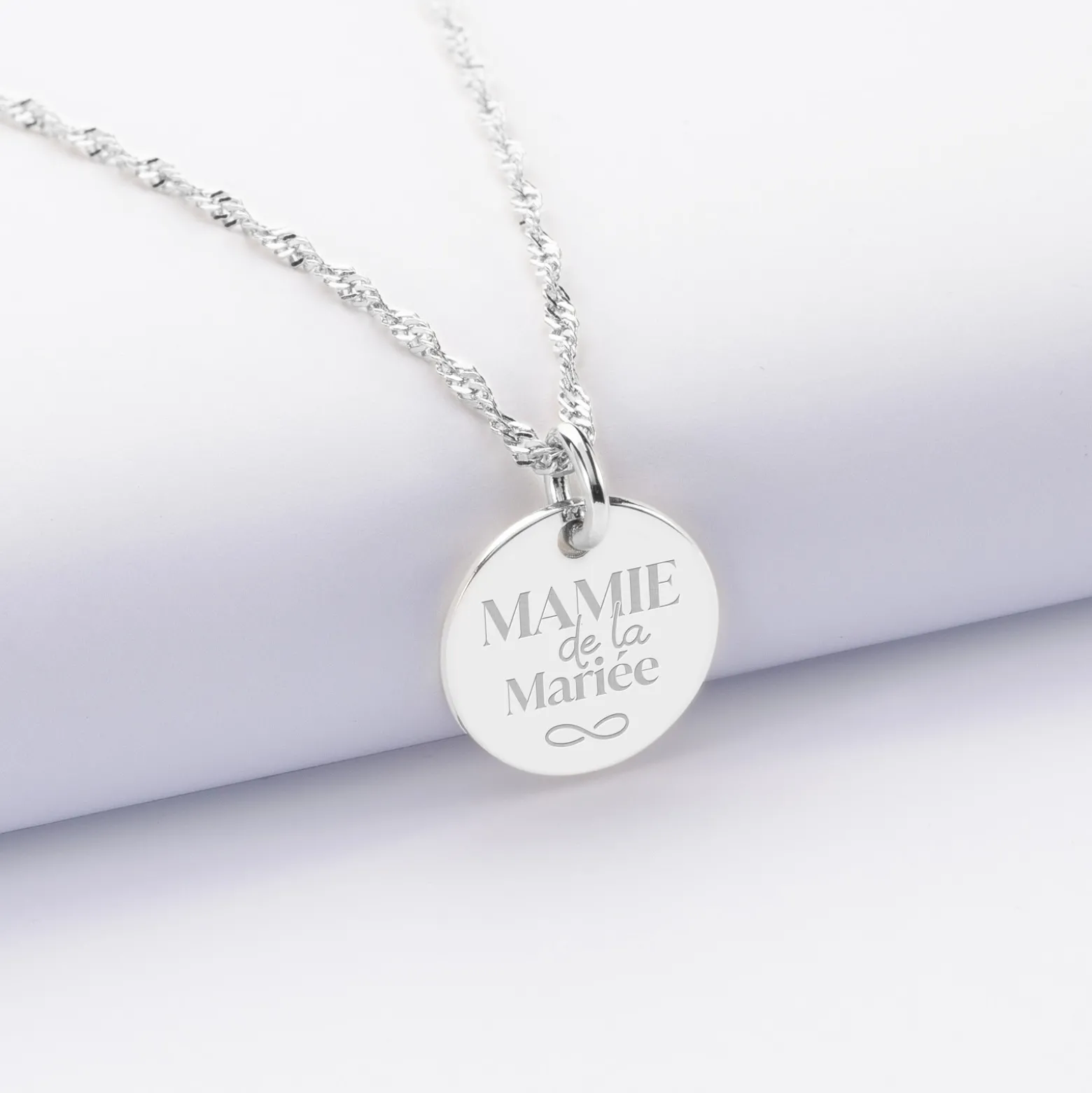 Pendentif Famille des mariés personnalisé médaille gravée argent 15 mm
