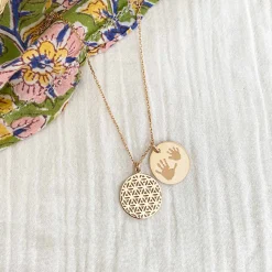 Pendentif famille personnalisé fleur de vie et médaille gravée plaqué or 19 mm