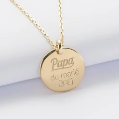 Pendentif homme Famille des mariés personnalisé médaille bombée gravée plaqué or 20 mm