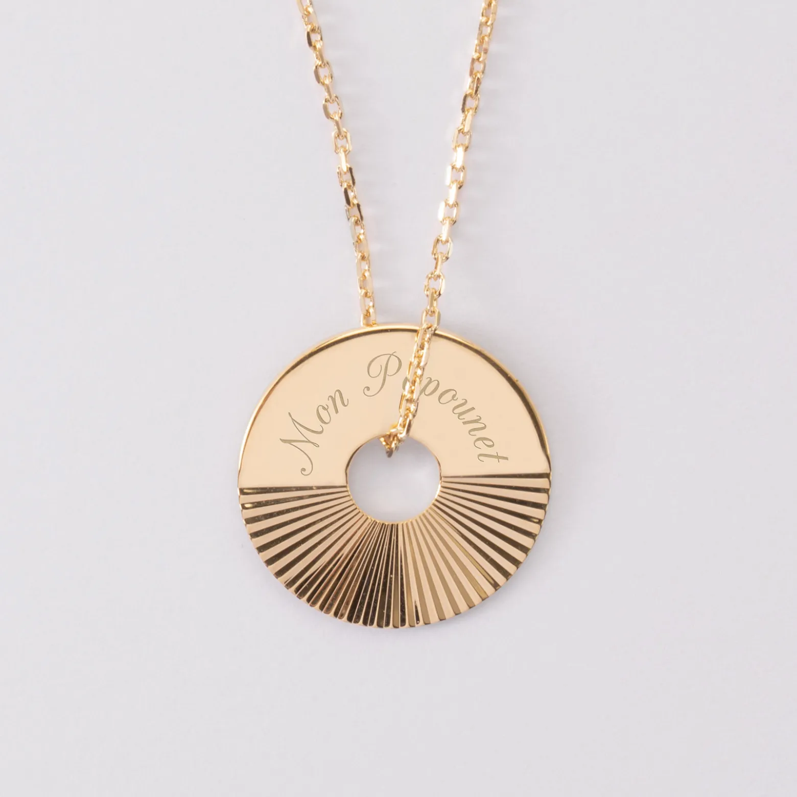 Pendentif homme personnalisé médaille gravée plaqué or cible soleil 20mm