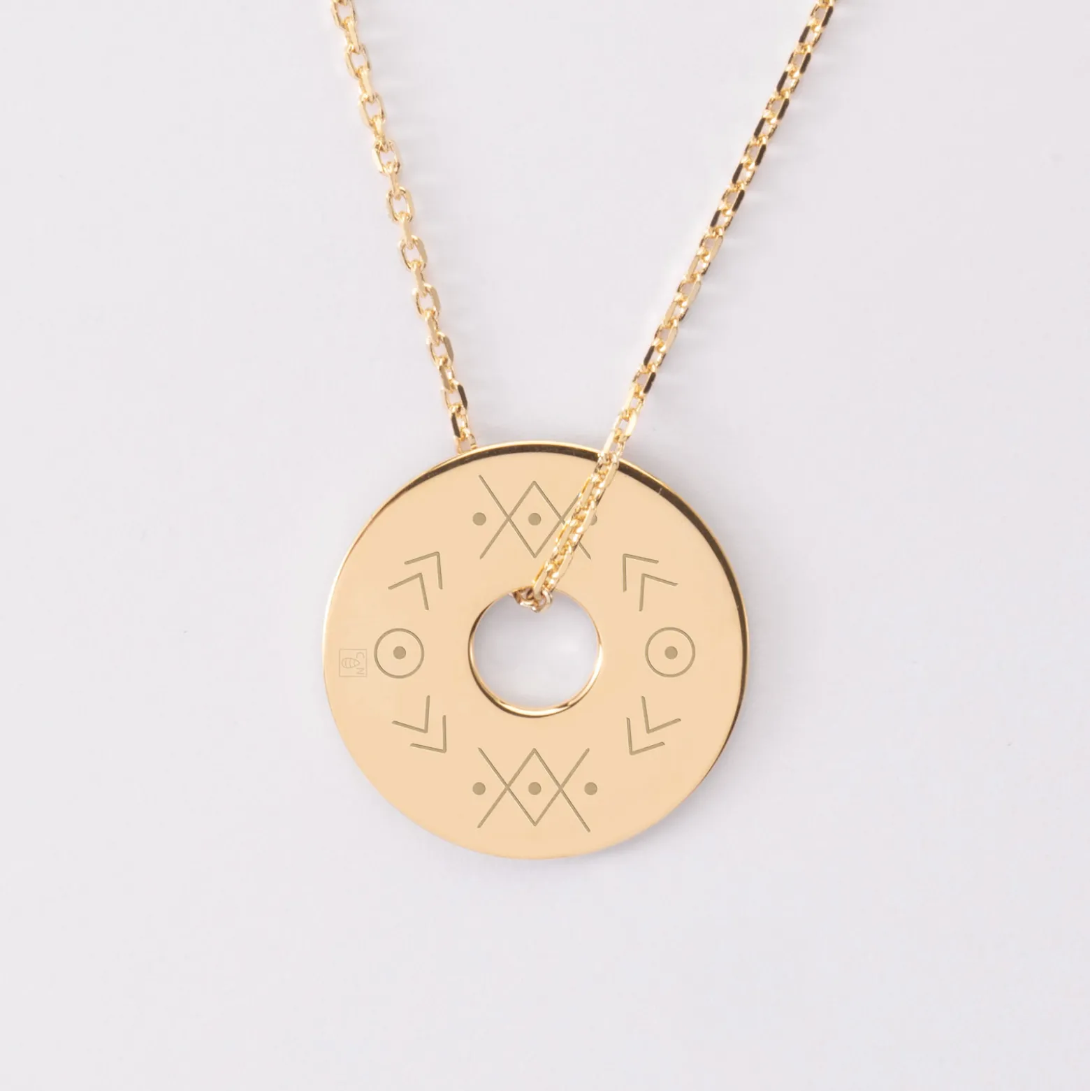 Pendentif homme personnalisé médaille gravée plaqué or cible soleil 20mm