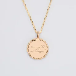 Pendentif Mariée personnalisé médaille vintage dentelée gravée plaqué or 17 mm
