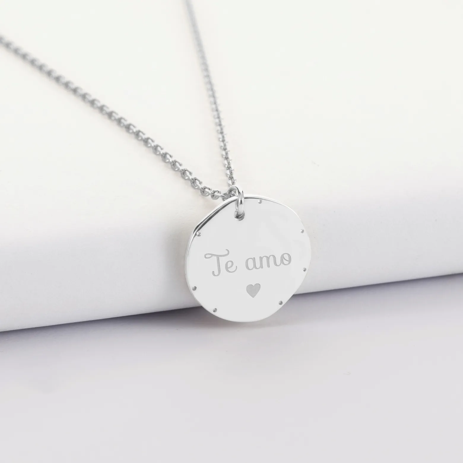 Pendentif Mariée personnalisé médaille contour scintillant gravée argent 16 mm