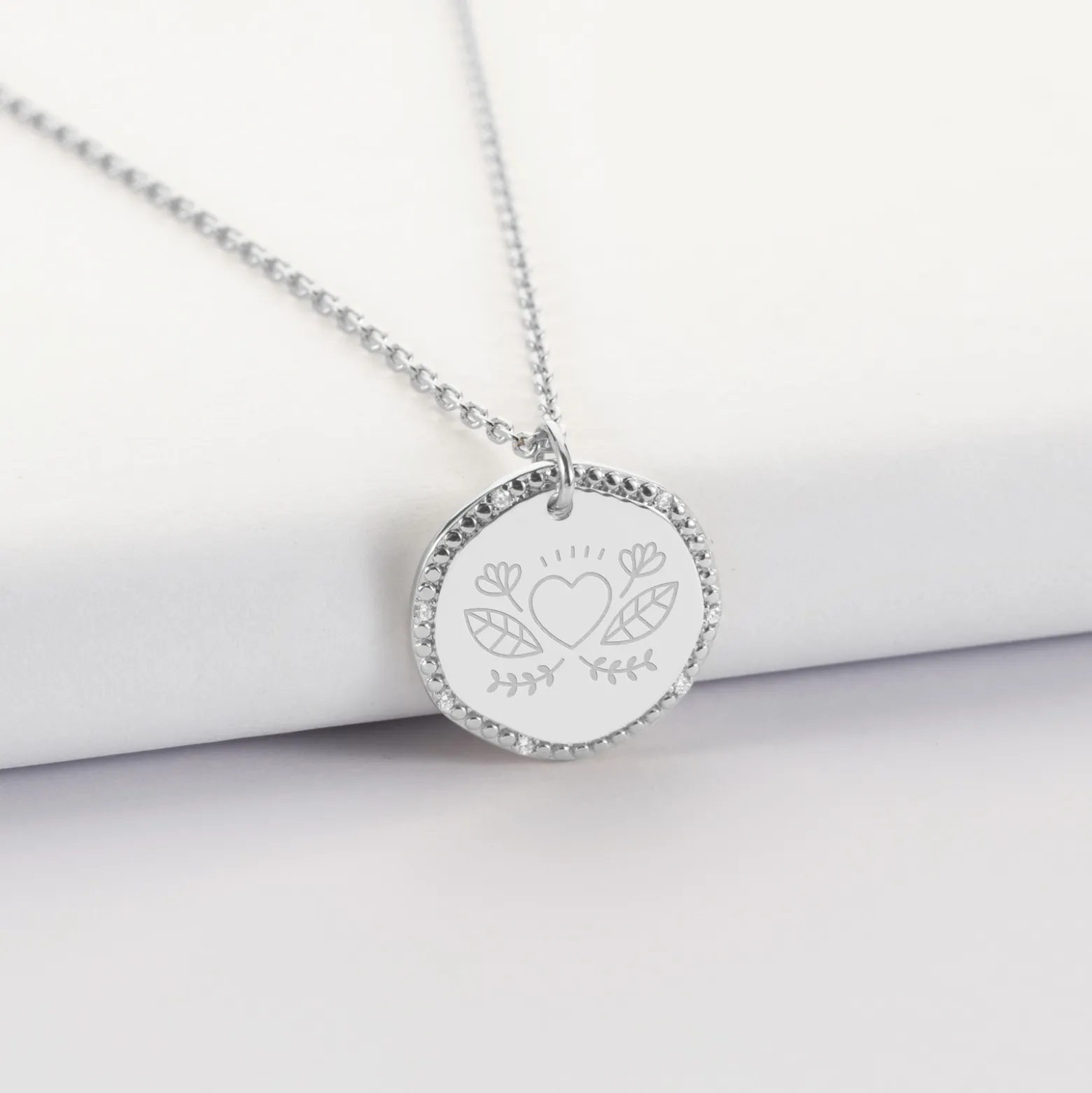 Pendentif Mariée personnalisé médaille contour scintillant gravée argent 16 mm