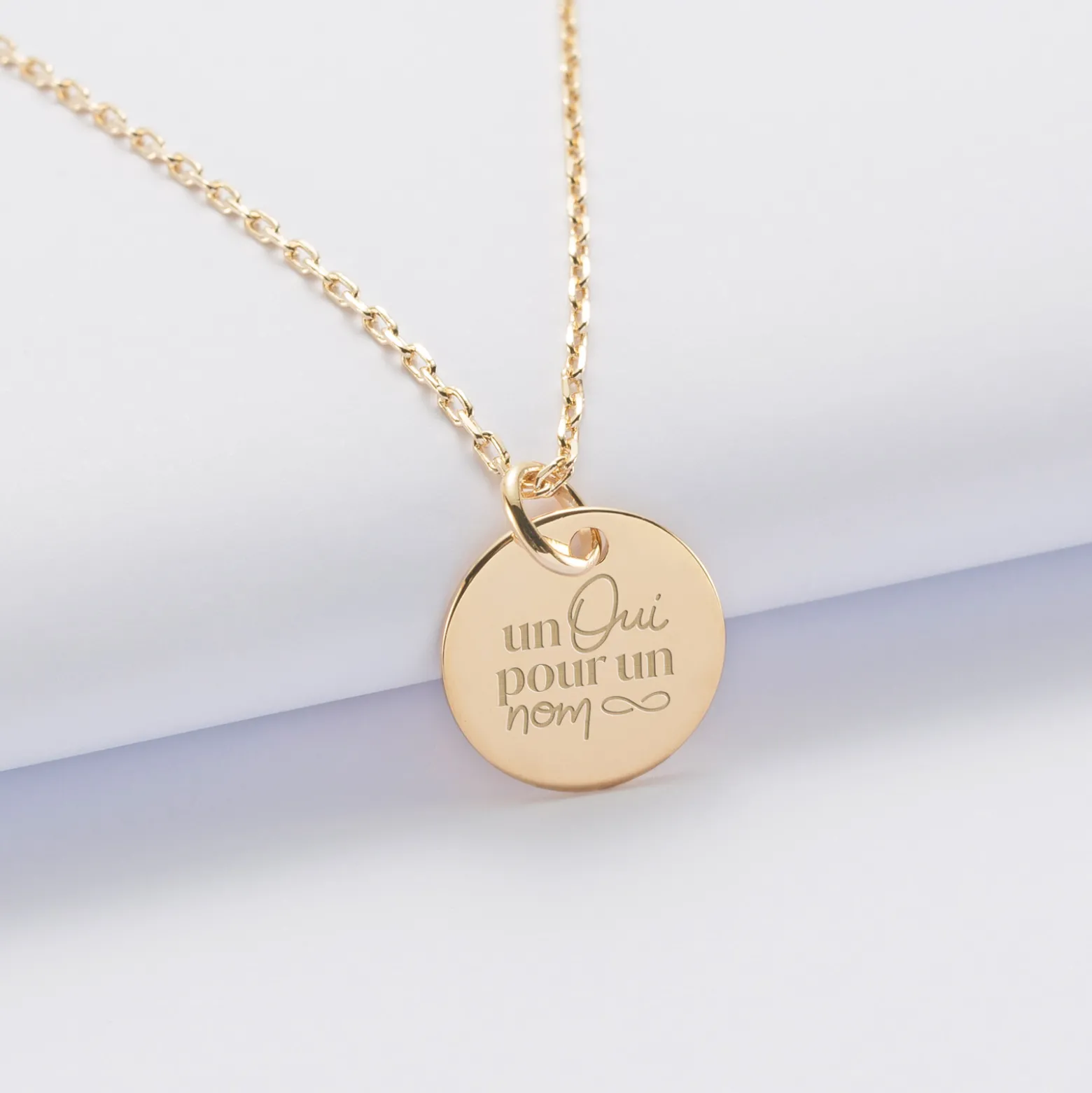 Pendentif Mariée personnalisé médaille gravée plaqué or 15 mm