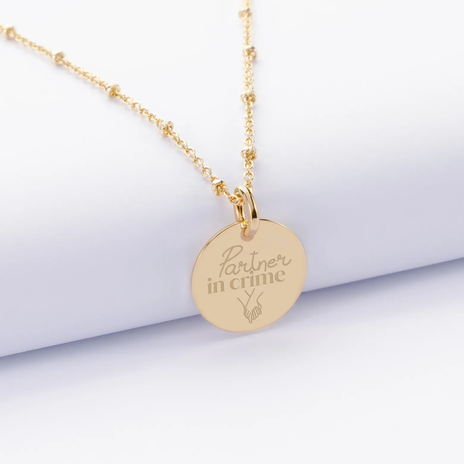 Pendentif Mariée personnalisé médaille gravée plaqué or 15 mm