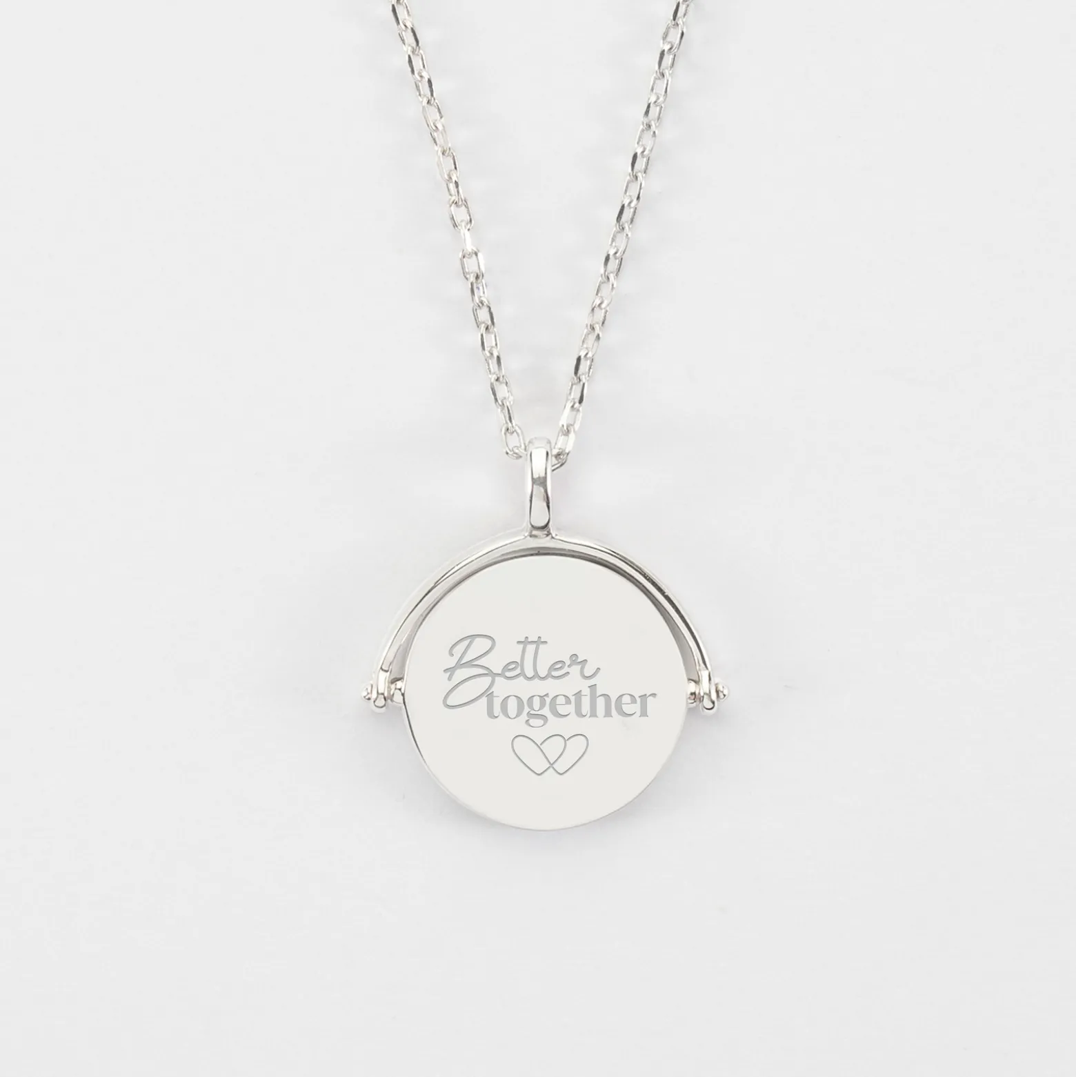 Pendentif Mariée personnalisé médaille gravée nacre réversible argent 15 mm