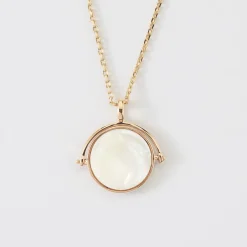 Pendentif Mariée personnalisé médaille gravée nacre réversible plaqué or 15 mm