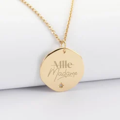 Pendentif Mariée personnalisé médaille scintillante gravée plaqué or 20 mm
