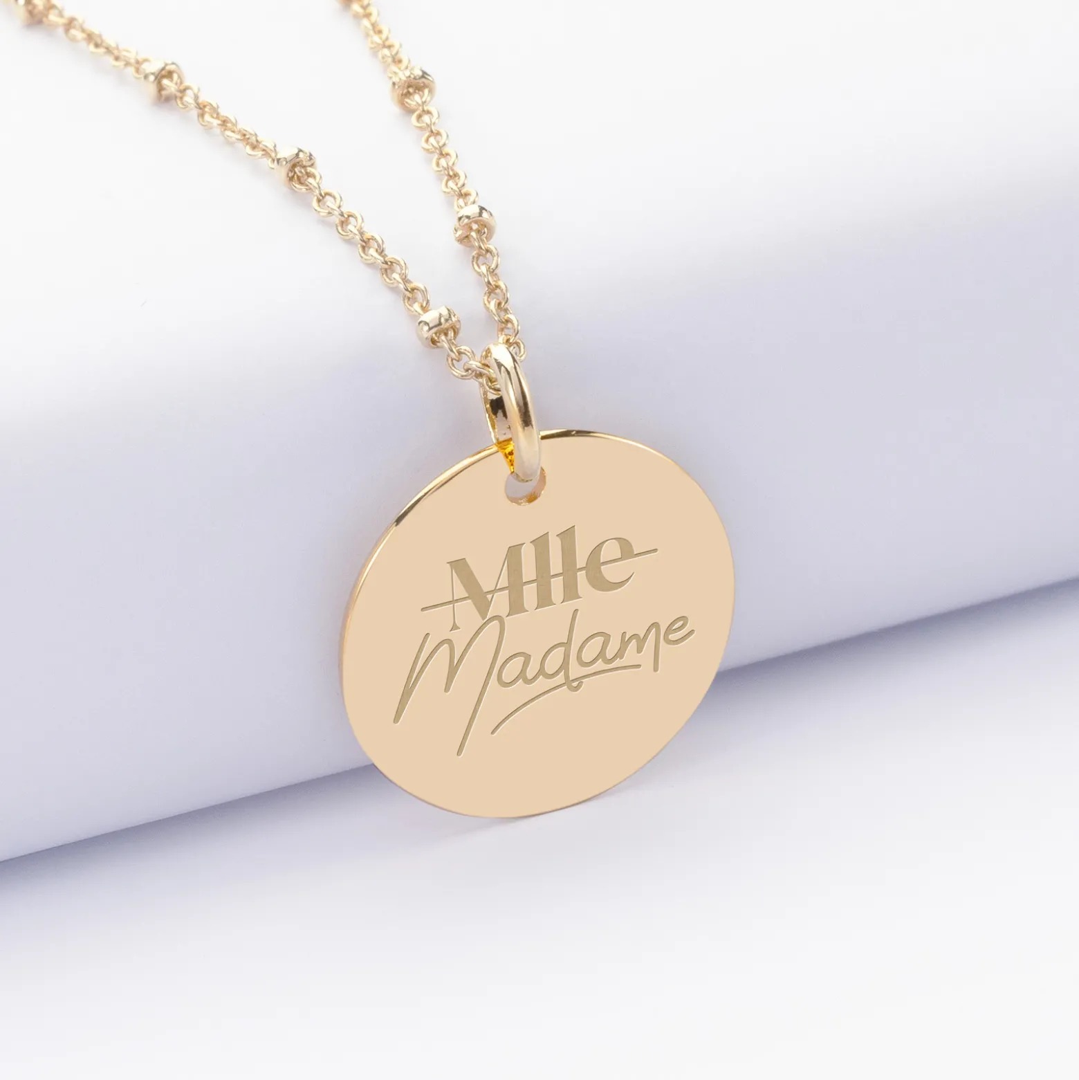 Pendentif Mariée personnalisé médaille gravée plaqué or 19 mm
