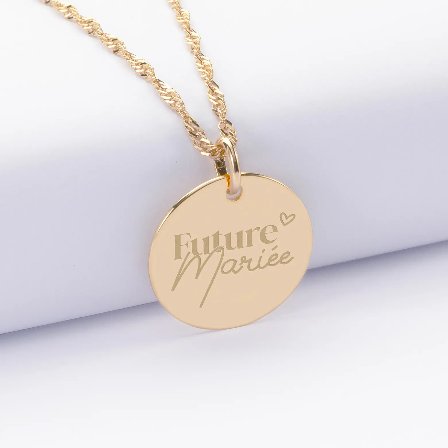 Pendentif Mariée personnalisé médaille gravée plaqué or 19 mm