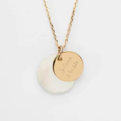 Pendentif personnalisé breloque nacre 19 mm et médaille gravée plaqué or 15 mm