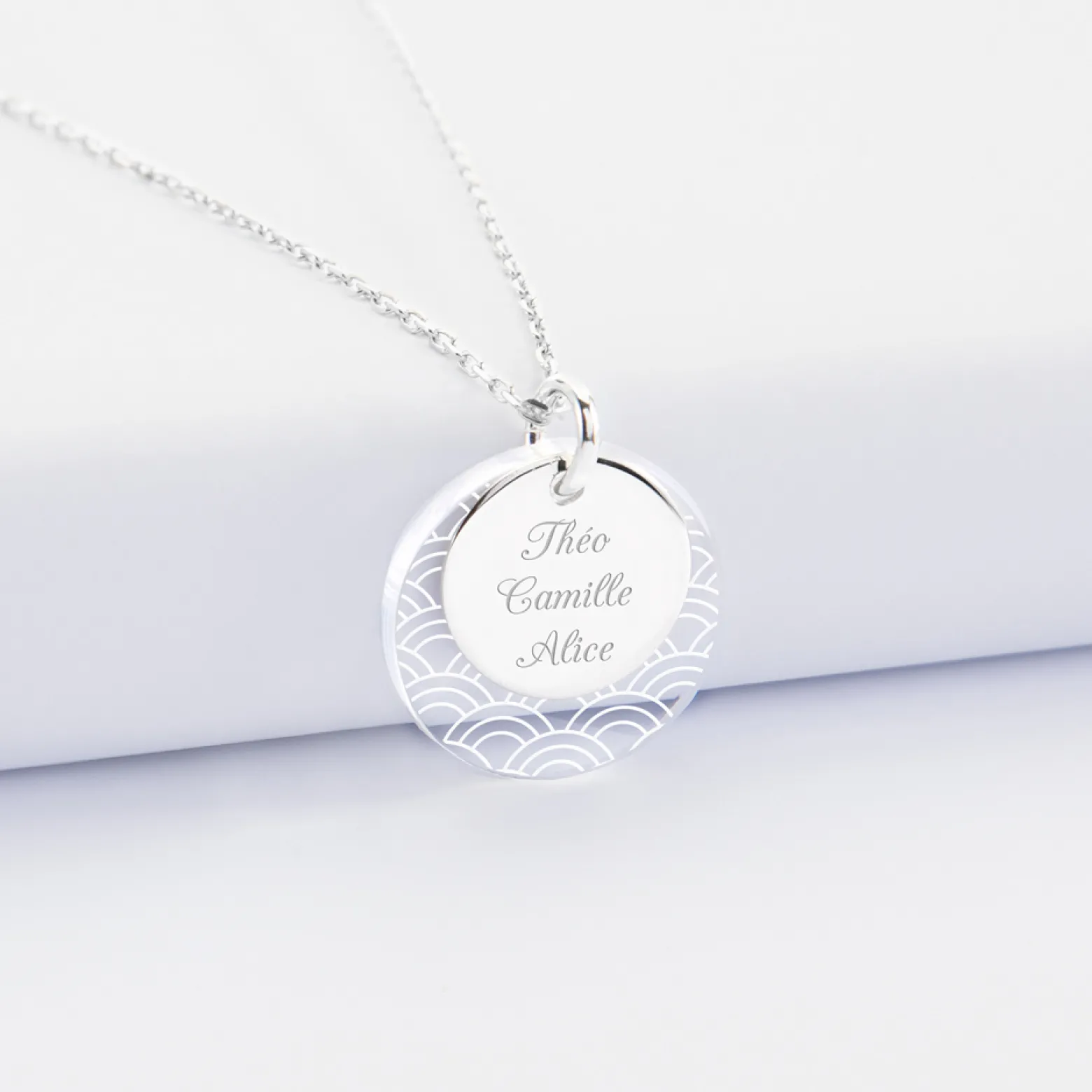 Pendentif personnalisé double médailles gravées argent 15 mm et acrylique 20 mm