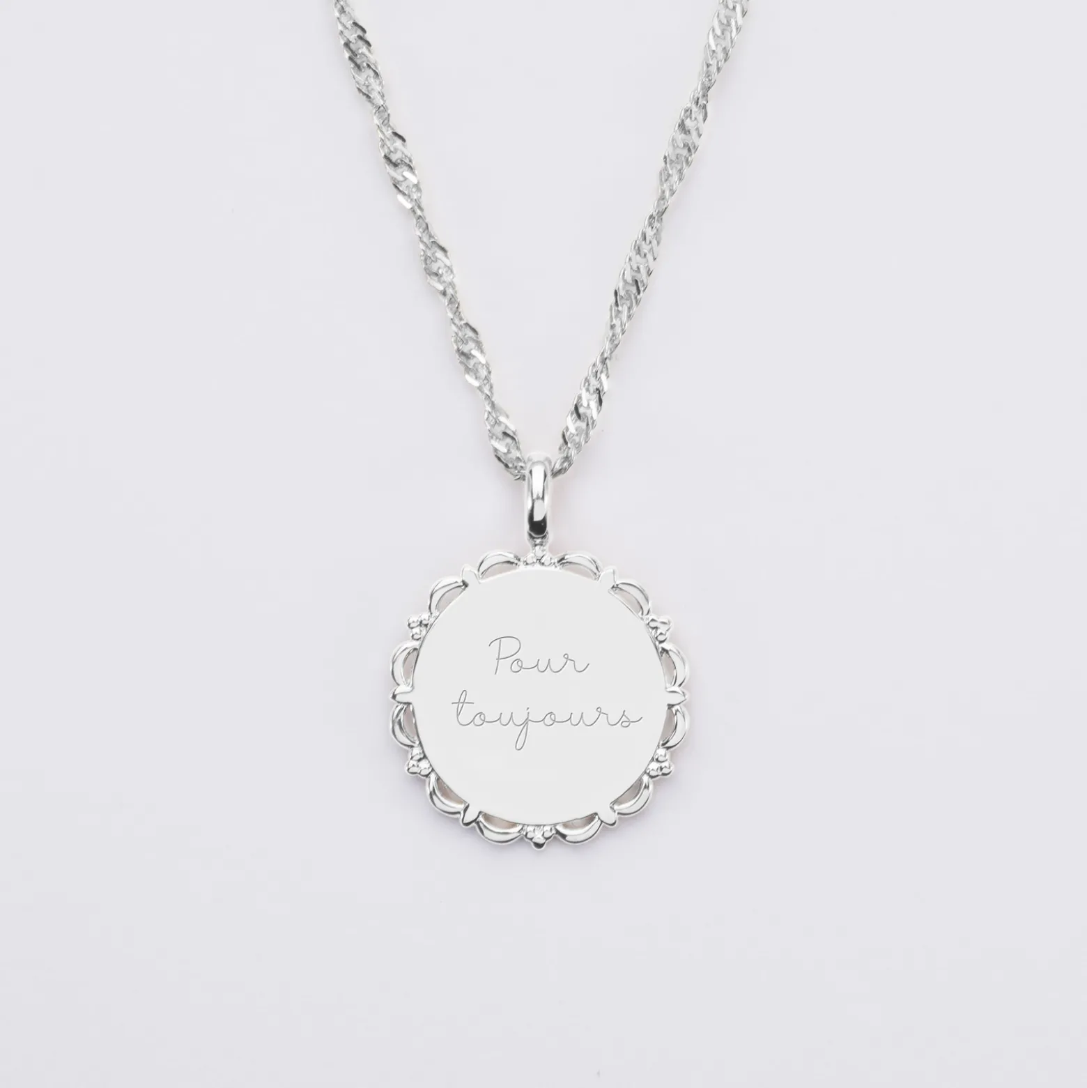 Pendentif personnalisé illustration médaille vintage dentelée gravée argent 17 mm - HappyBulle x Marie Savart