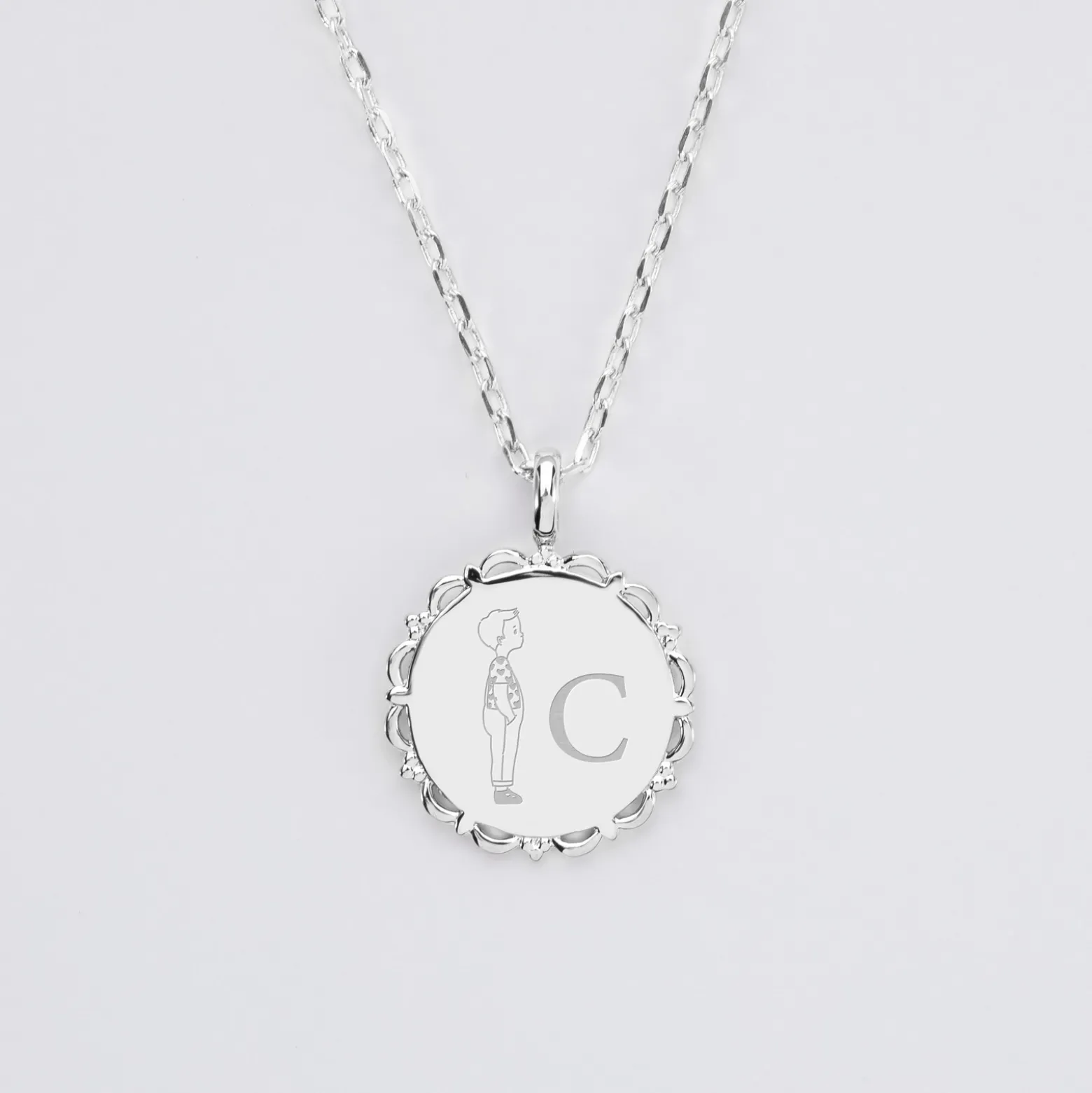 Pendentif personnalisé initiale médaille vintage dentelée gravée argent 17 mm - HappyBulle x Marie Savart