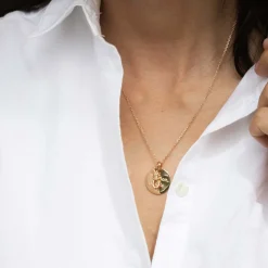 Pendentif personnalisé "Le lien" et médaille gravée plaqué or 19 mm - HappyBulle x Lilylovesfashion