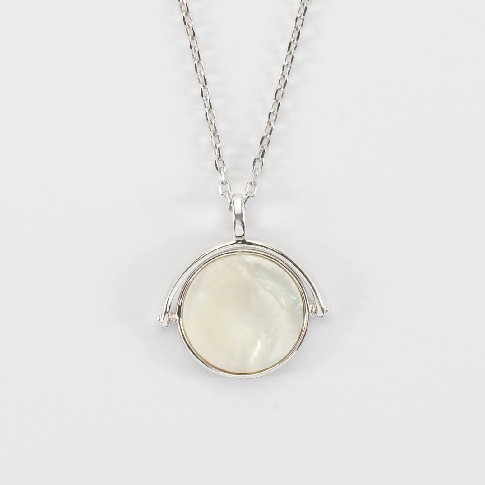 Pendentif personnalisé médaille gravée nacre réversible argent 15 mm