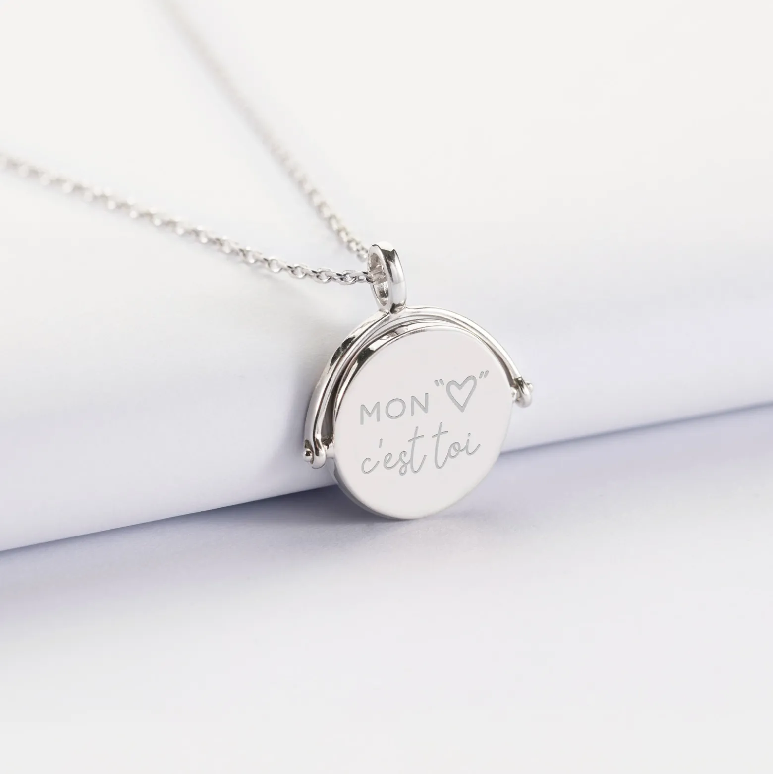 Pendentif personnalisé médaille gravée nacre réversible argent 15 mm