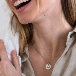 Pendentif personnalisé médaille gravée argent 15 mm et breloque petit coeur bombé 7 mm - HappyBulle x Atelier Wagram