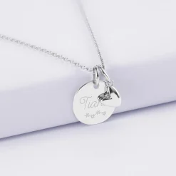 Pendentif personnalisé médaille gravée argent 15 mm et breloque petit coeur bombé 7 mm - HappyBulle x Atelier Wagram