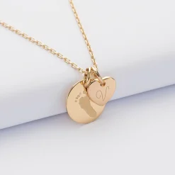 Pendentif personnalisé médaille gravée plaqué or 15 mm et breloque coeur 10 mm