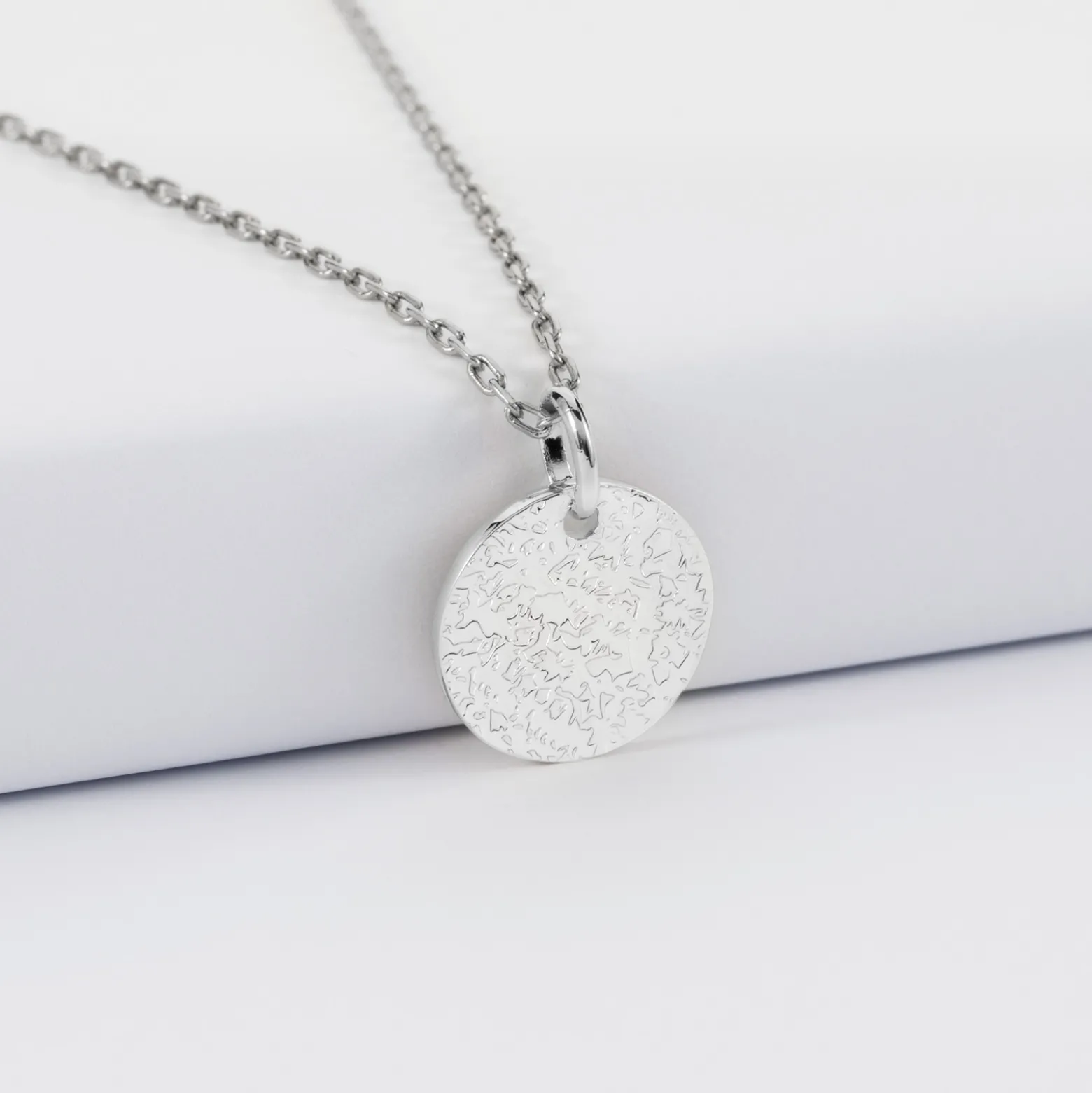 Pendentif personnalisé médaille martelée gravée argent 15 mm