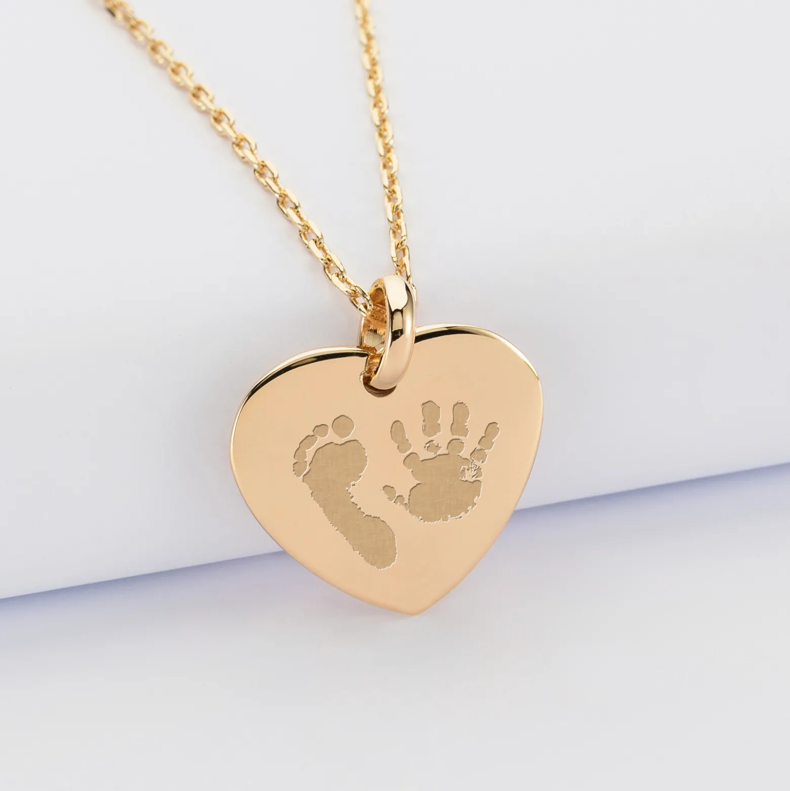 Pendentif personnalisé médaille gravée plaqué or coeur bombé 21x20 mm
