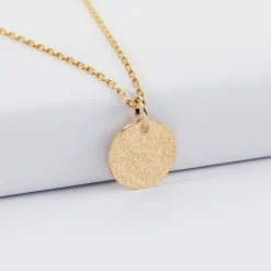 Pendentif personnalisé médaille martelée gravée plaqué or 15 mm