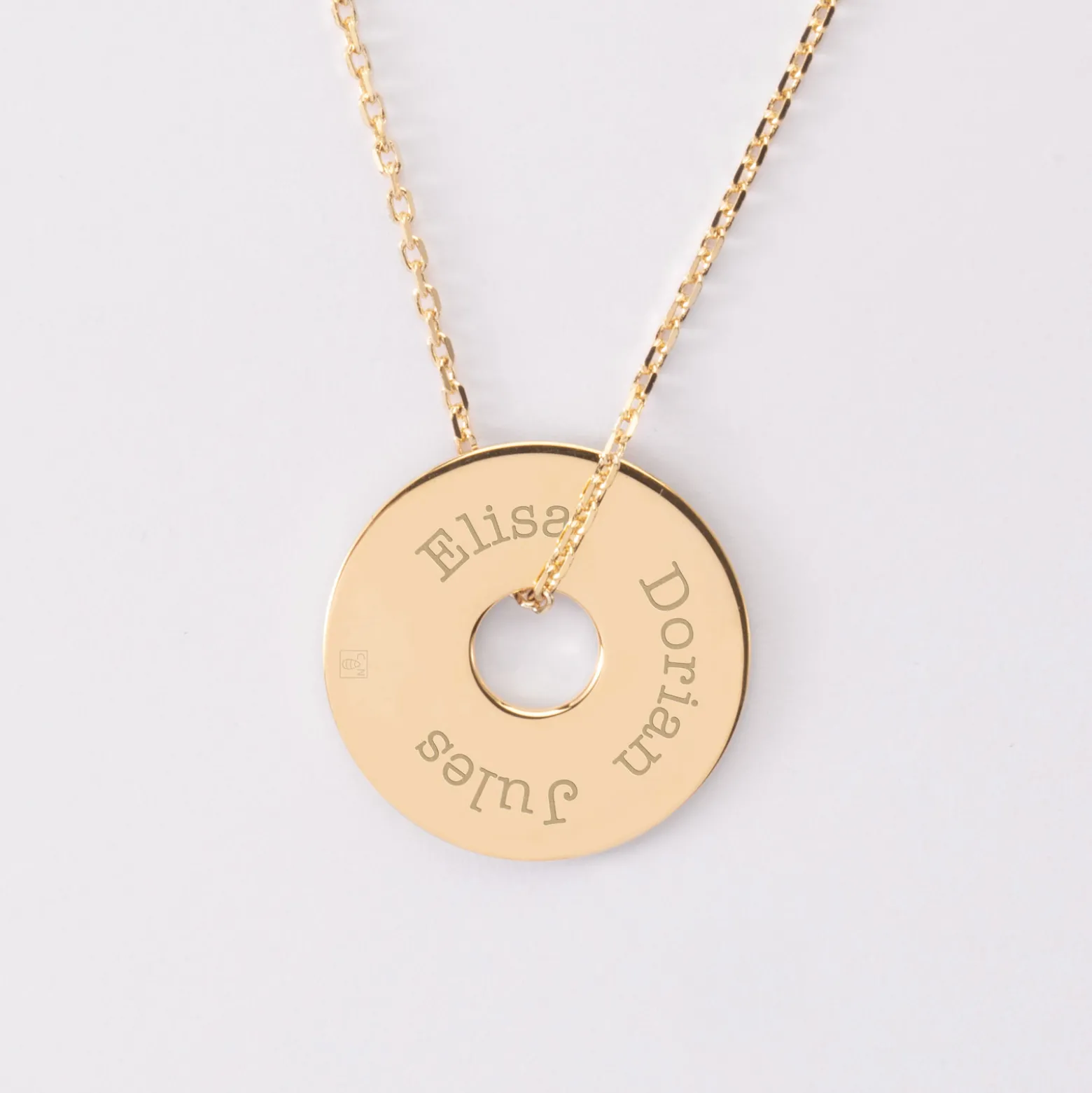 Pendentif personnalisé médaille gravée plaqué or cible soleil 20mm