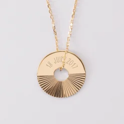 Pendentif personnalisé médaille gravée plaqué or cible soleil 20mm
