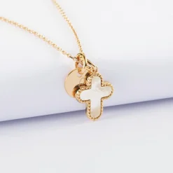 Pendentif personnalisé médaille gravée plaqué or 10 mm et breloque croix nacre 16 mm