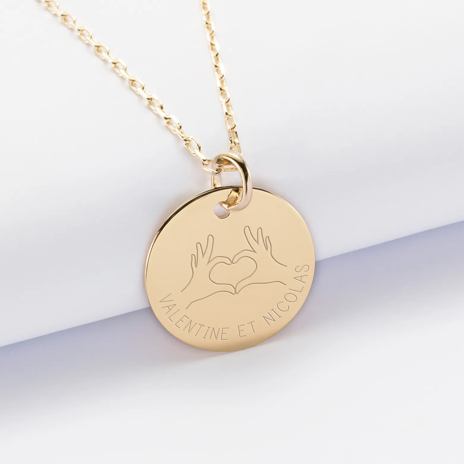 Pendentif personnalisé médaille gravée plaqué or 19 mm - Edition spéciale Love hand