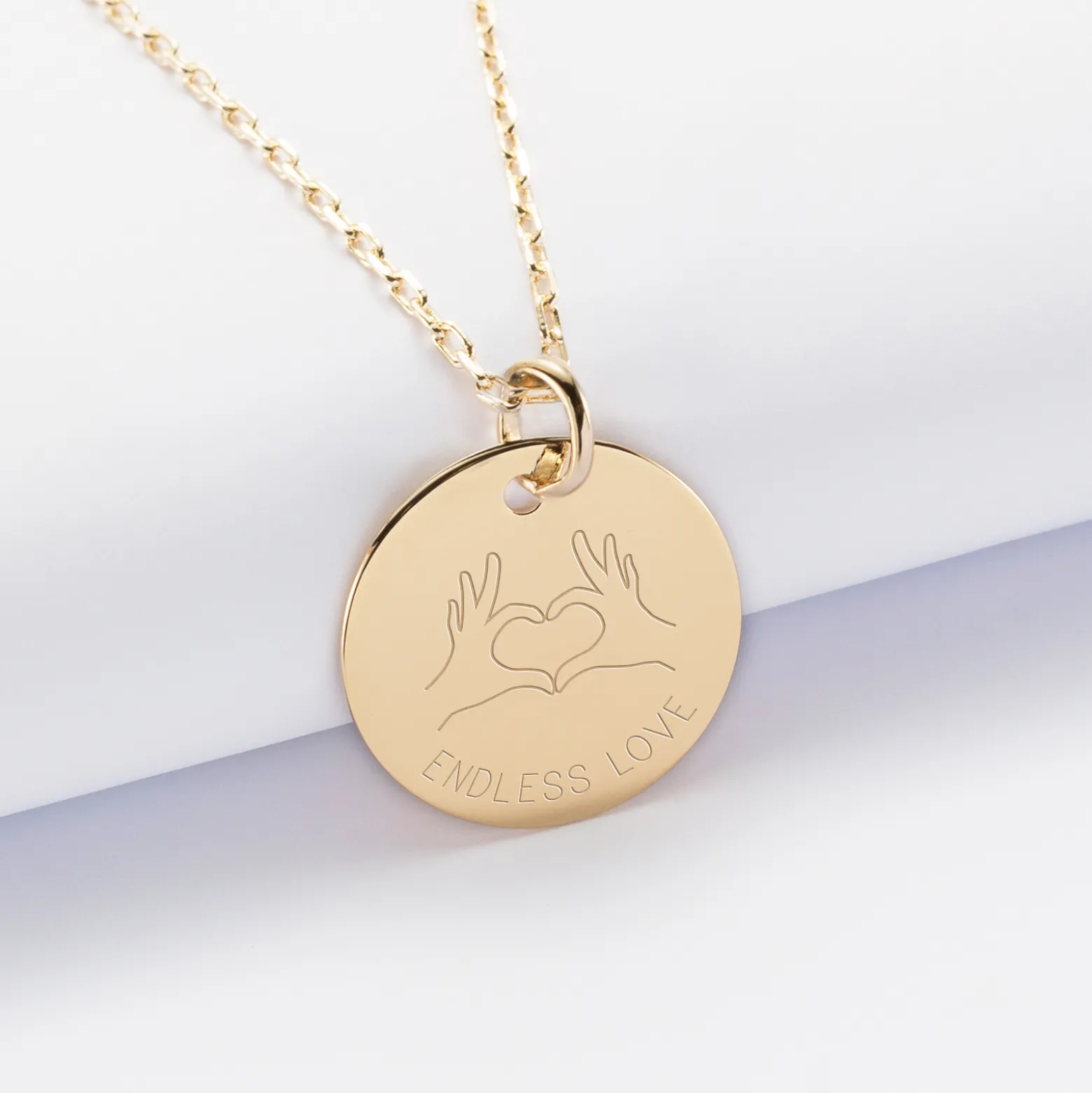Pendentif personnalisé médaille gravée plaqué or 19 mm - Edition spéciale Love hand