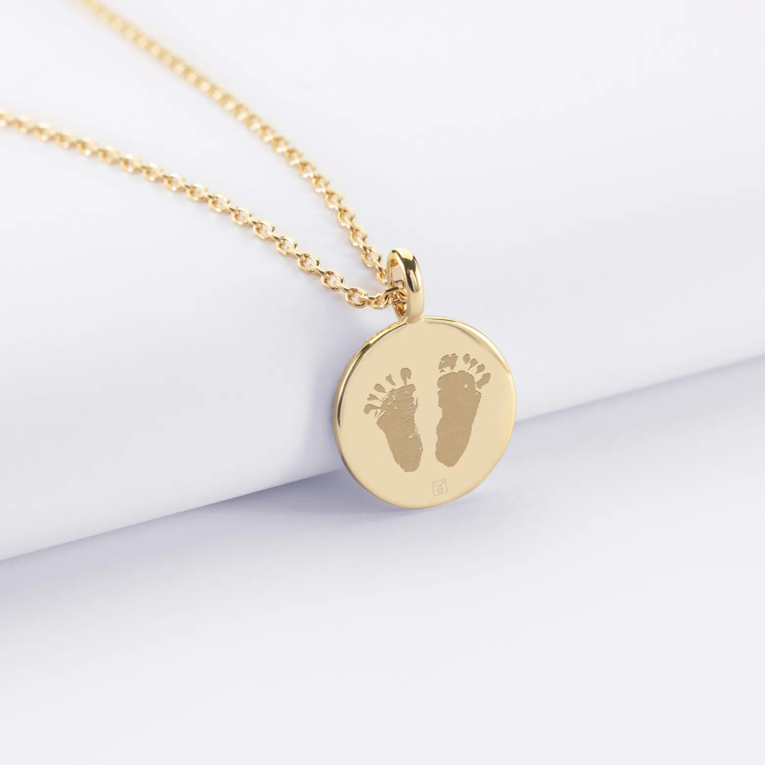 Pendentif personnalisé médaille gravée plaqué or email noir soleil 14 mm