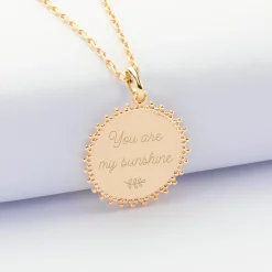 Pendentif personnalisé médaille soleil gravée plaqué or 20 mm