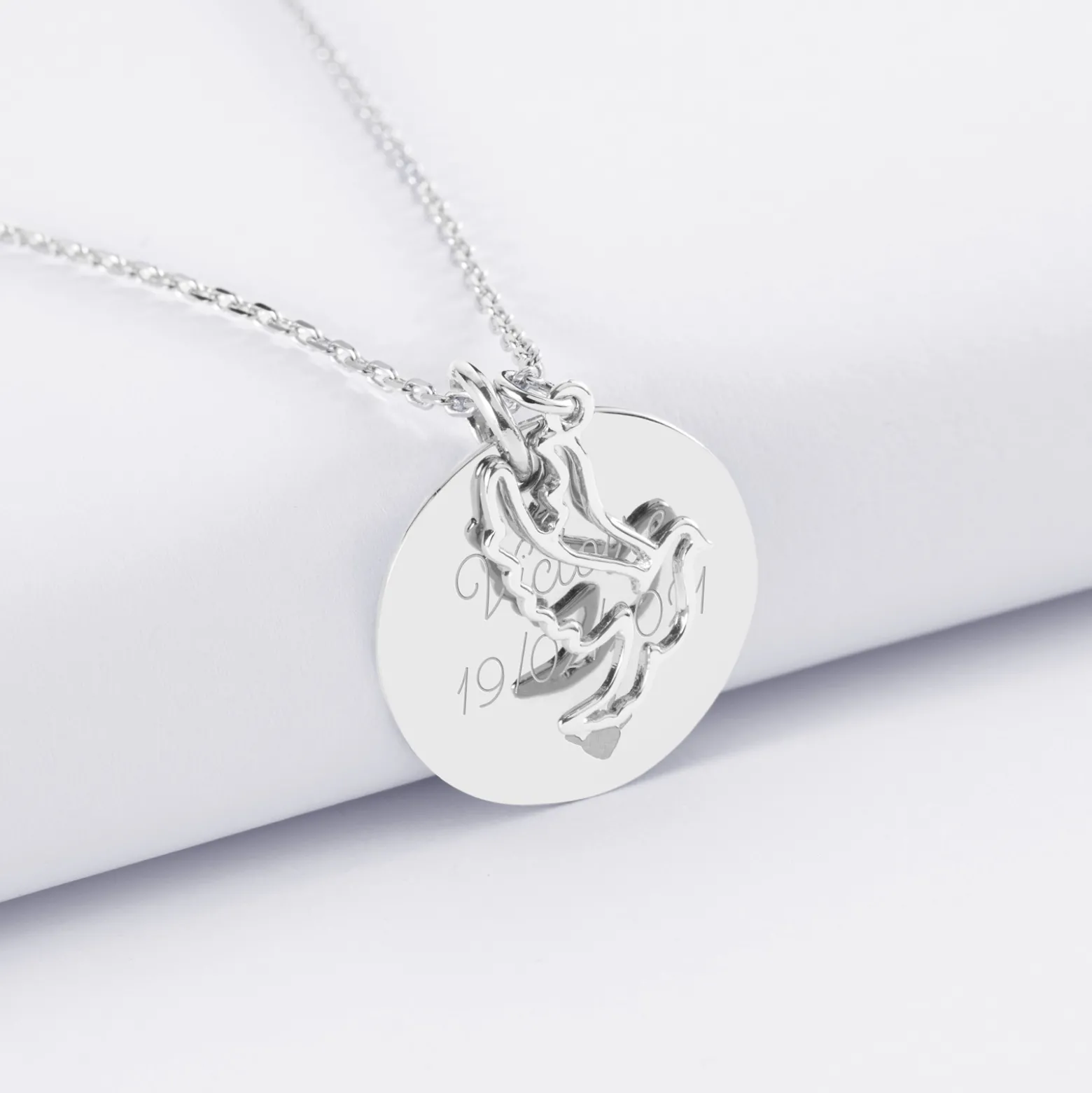 Pendentif personnalisé médaille gravée argent 19 mm et breloque colombe 18 mm