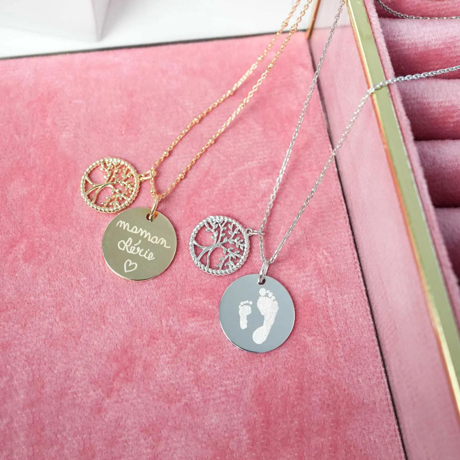 Pendentif personnalisé médaille gravée argent 19 mm et breloque arbre de vie contour torsadé 16 mm