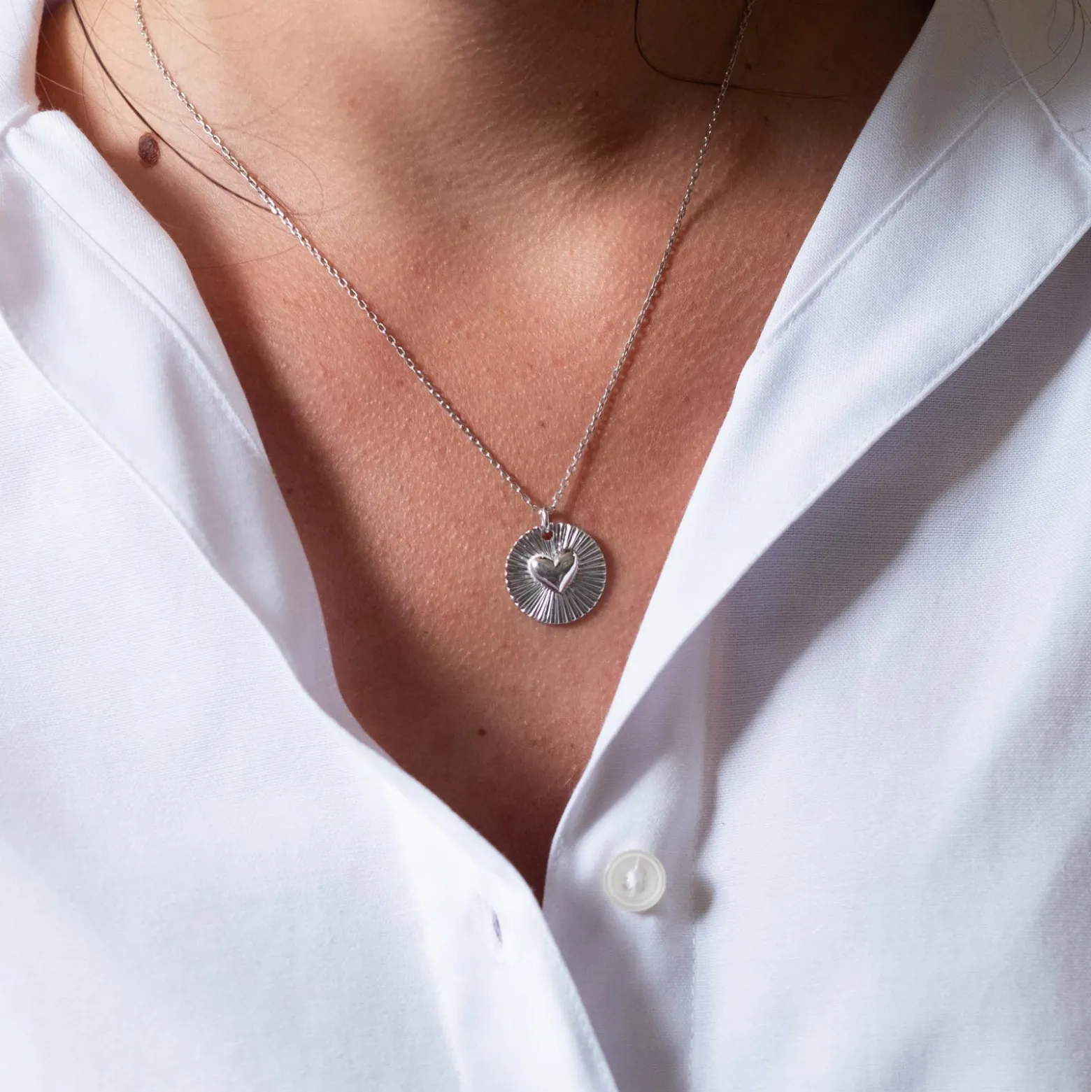 Pendentif personnalisé médaille soleil coeur bombé gravée argent 19 mm