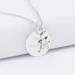 Pendentif personnalisé médaille gravée argent 19 mm et breloque petit garçon scintillant 12 mm